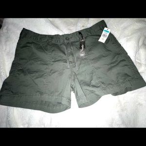 Womens Size 16 NWT Dark Olive Green Cargo shorts.